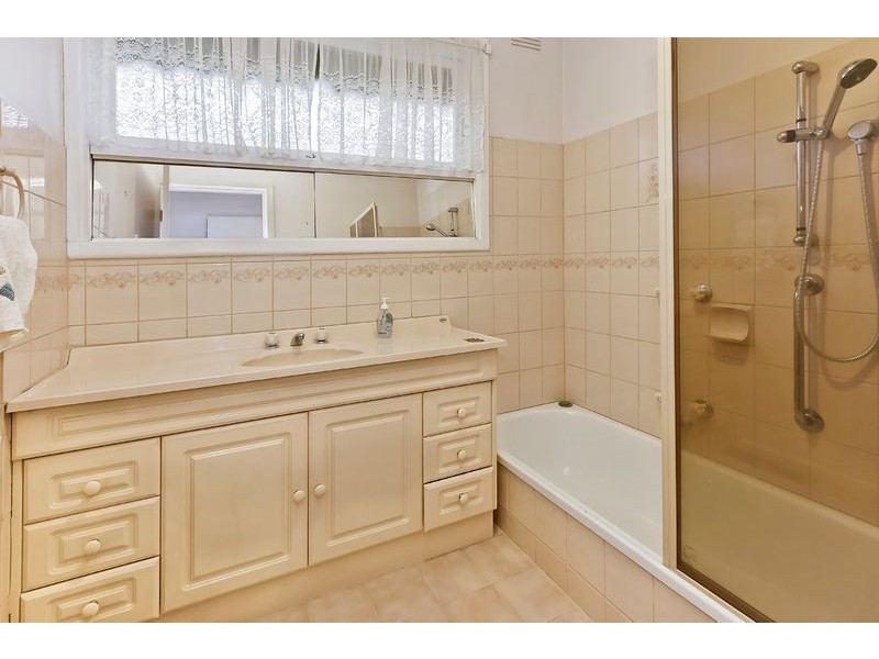 13 Ingleside Crescent, Glen Waverley VIC 3150