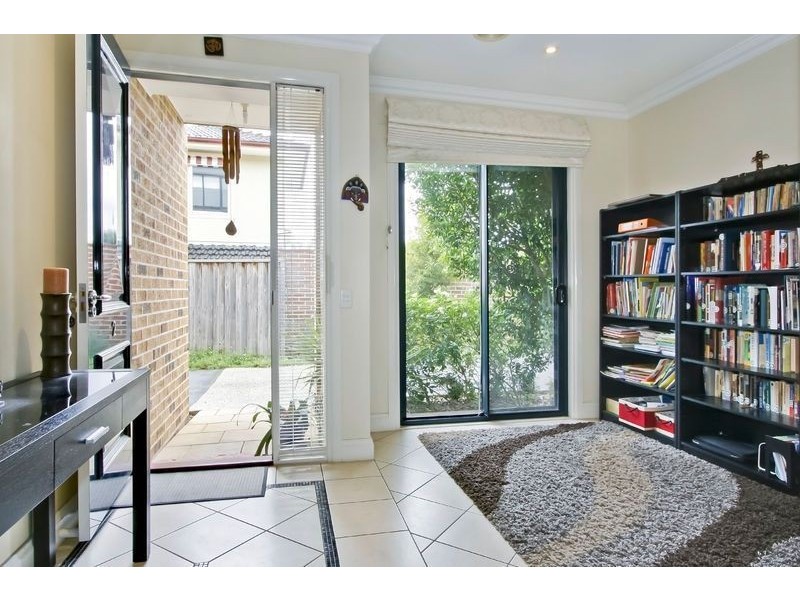 2/27 Glen Court, Glen Waverley VIC 3150