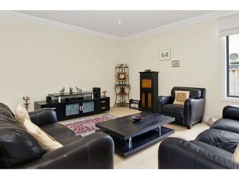 2/27 Glen Court, Glen Waverley VIC 3150