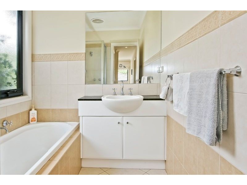 2/27 Glen Court, Glen Waverley VIC 3150