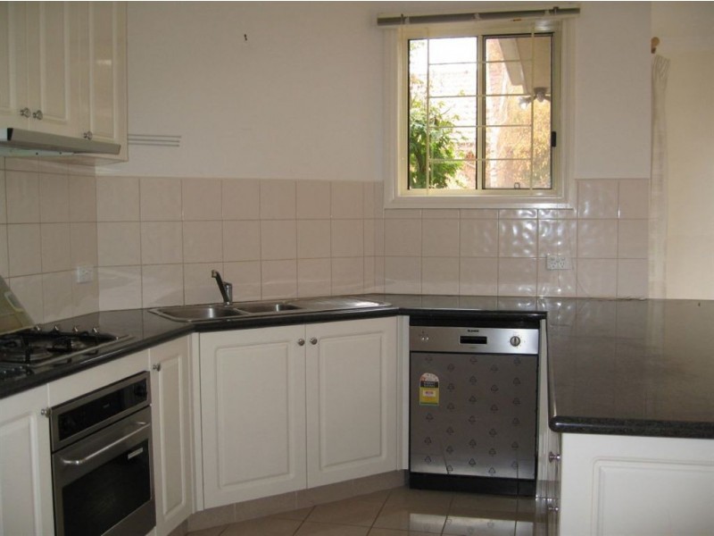 1/2 Evelyn Street, Glen Waverley VIC 3150