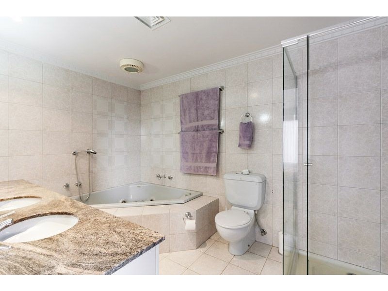 14 Sara Drive, Wheelers Hill VIC 3150