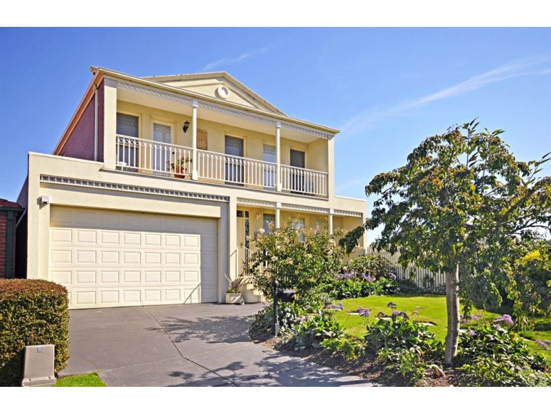 10 Henley Avenue, Vermont South VIC 3133