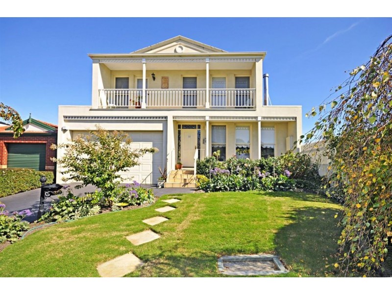 10 Henley Avenue, Vermont South VIC 3133