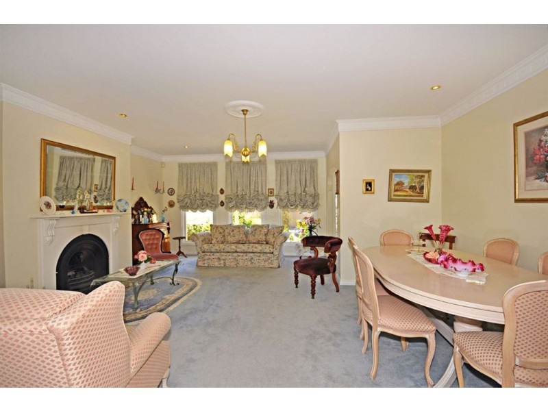 10 Henley Avenue, Vermont South VIC 3133