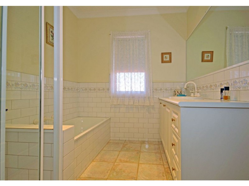 10 Henley Avenue, Vermont South VIC 3133