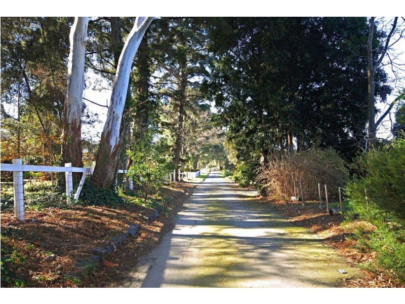 4 Nortons Lane, Wantirna South VIC 3152