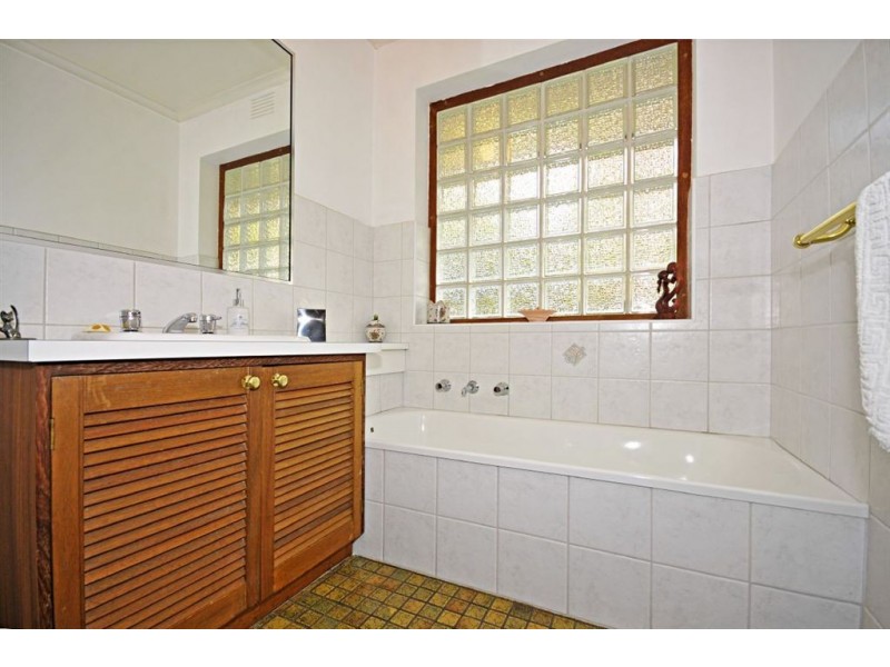 5 Greenways Road, Glen Waverley VIC 3150