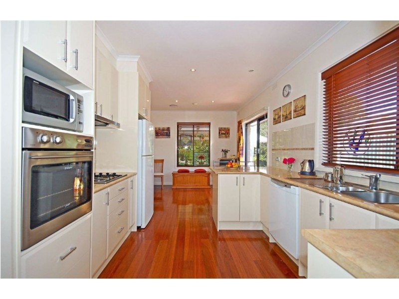 27 Diamond Avenue, Glen Waverley VIC 3150