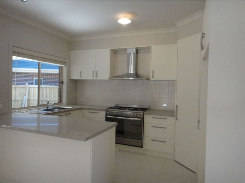 2/2 Mareeba Court, Glen Waverley VIC 3150