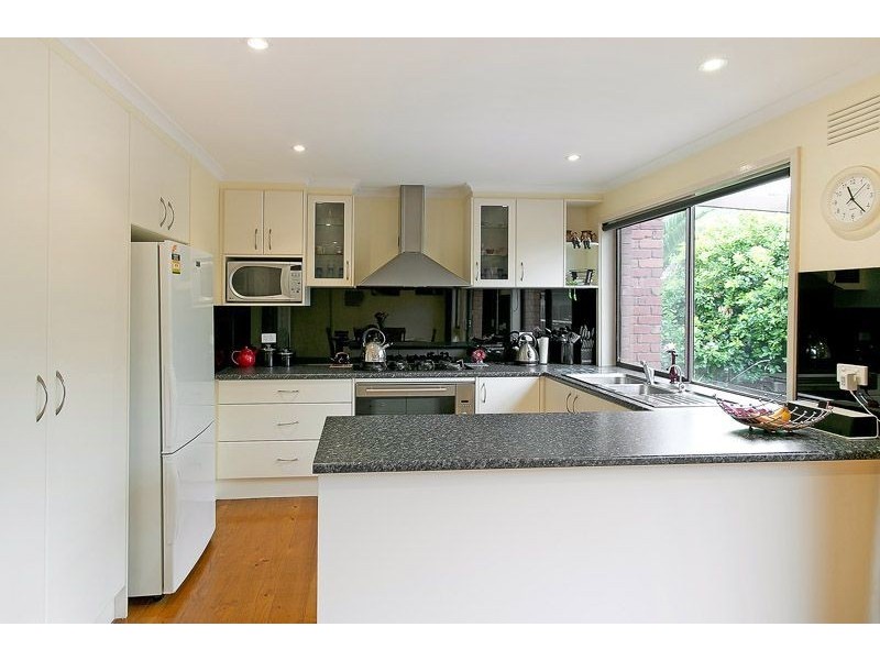 13 Amblecote Crescent, Mulgrave VIC 3170