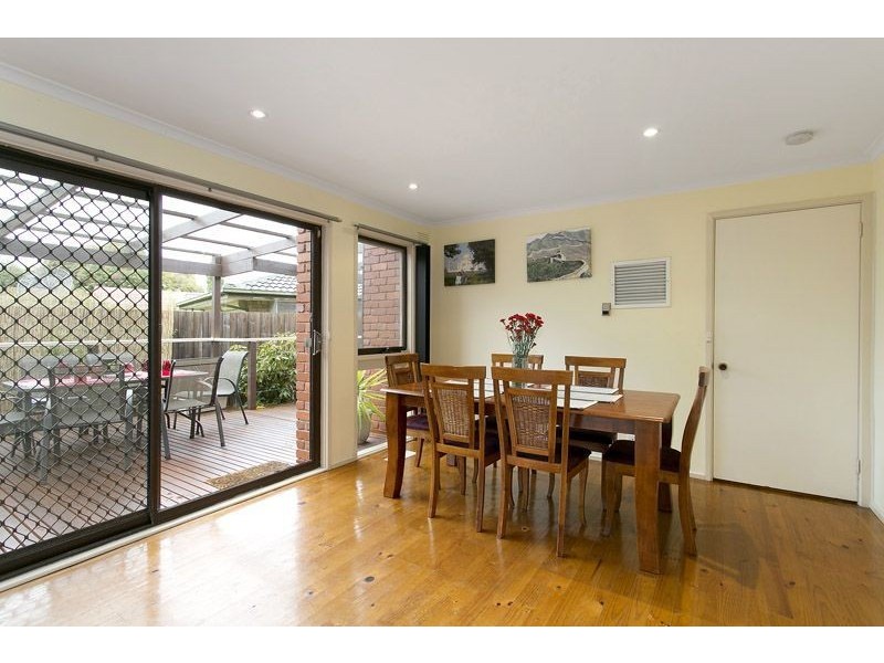 13 Amblecote Crescent, Mulgrave VIC 3170