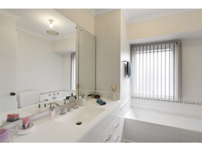 13 Amblecote Crescent, Mulgrave VIC 3170