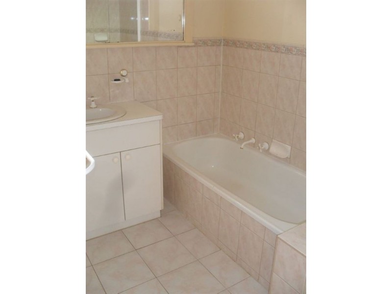 33 Gaynor Crescent, Glen Waverley VIC 3150