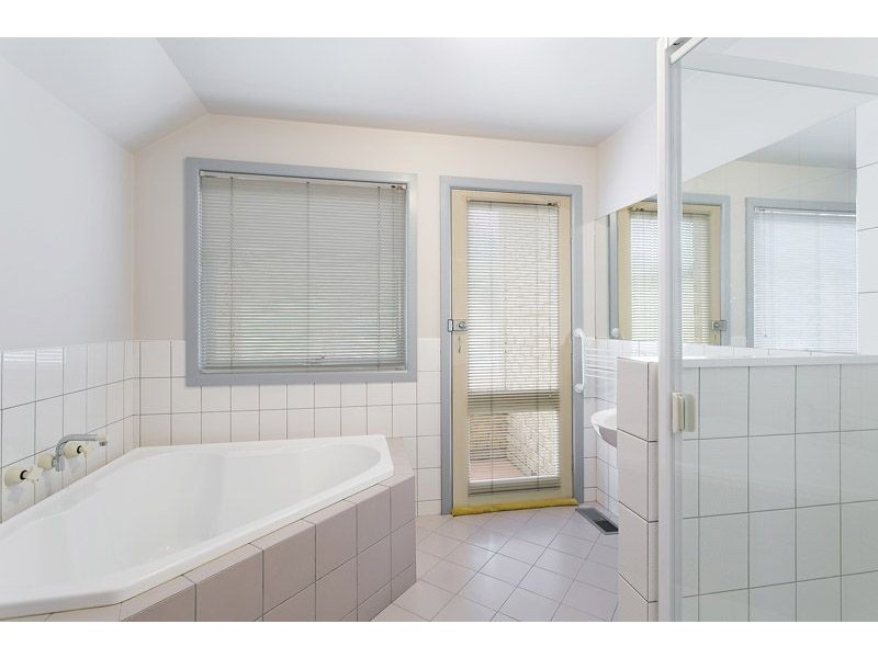 2/68 Garnett Road, Wheelers Hill VIC 3150