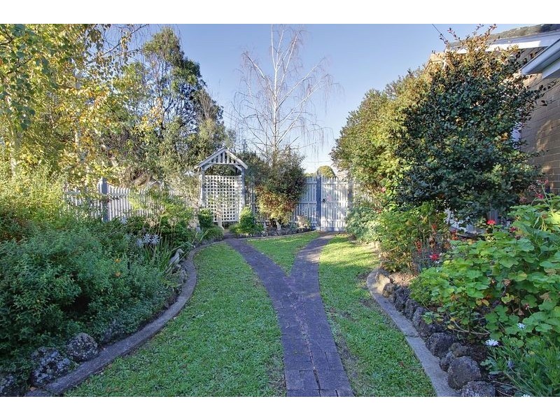 14 Snowden Drive, Glen Waverley VIC 3150