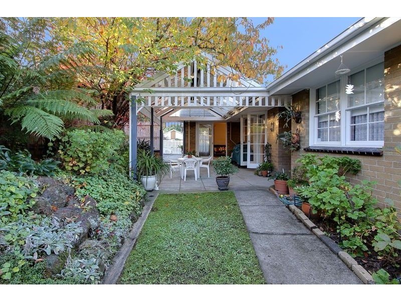 14 Snowden Drive, Glen Waverley VIC 3150