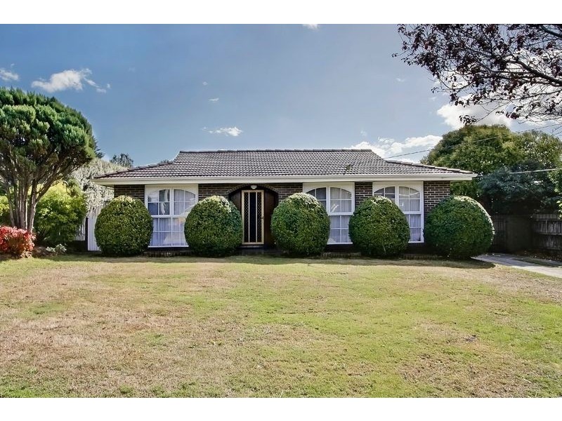 13 Ingleside Crescent, Glen Waverley VIC 3150