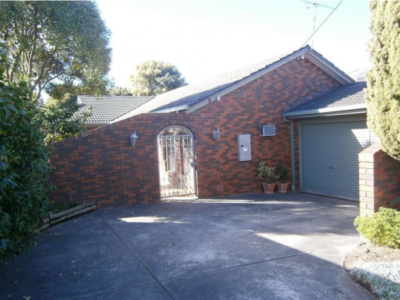 32 Paxton Drive, Glen Waverley VIC 3150