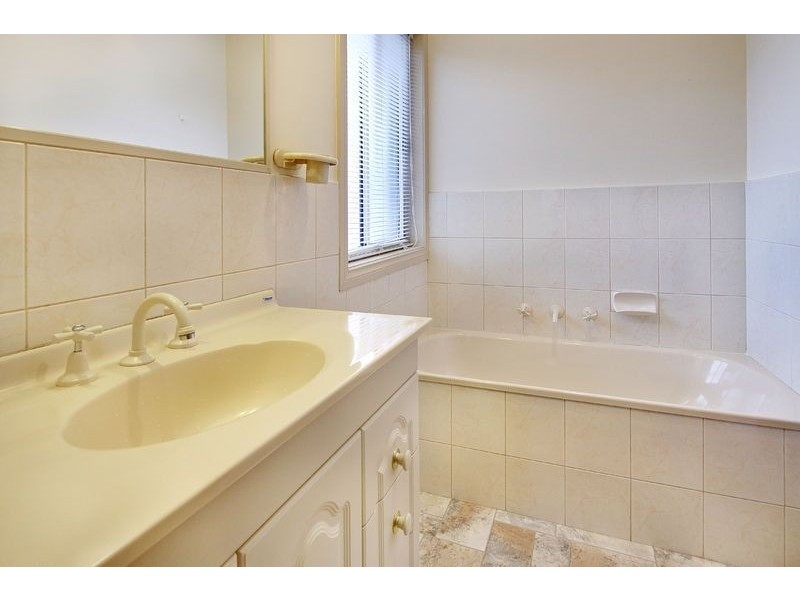 1/38 Garrisson Drive, Glen Waverley VIC 3150