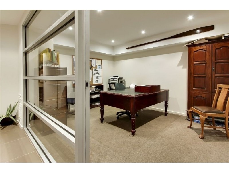 8 Erskine Crescent, Wheelers Hill VIC 3150