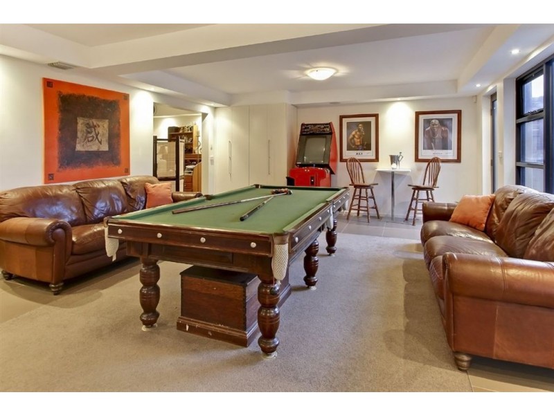 8 Erskine Crescent, Wheelers Hill VIC 3150