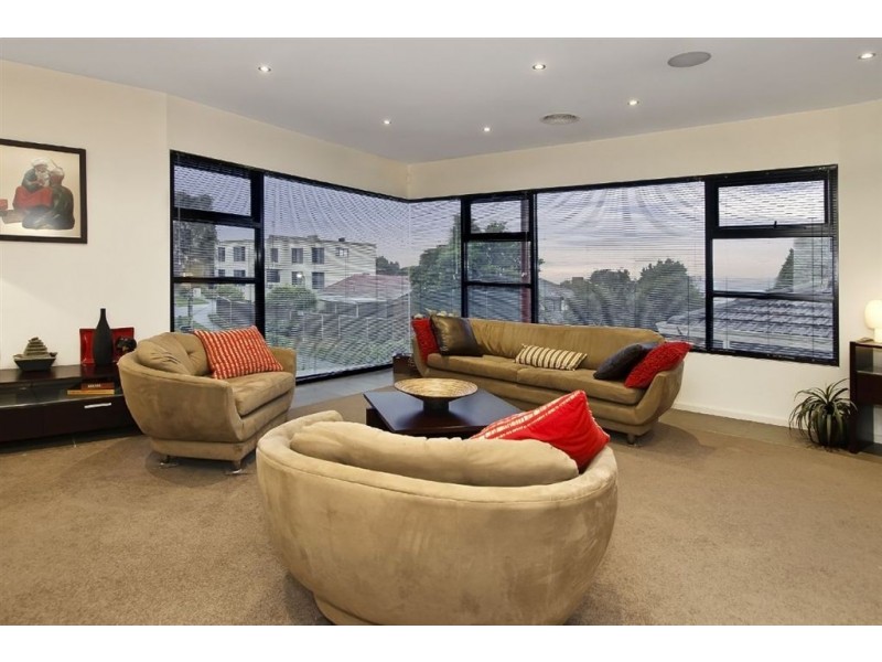 8 Erskine Crescent, Wheelers Hill VIC 3150