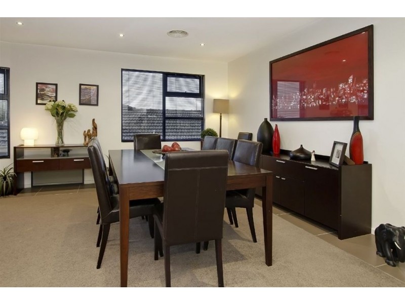 8 Erskine Crescent, Wheelers Hill VIC 3150