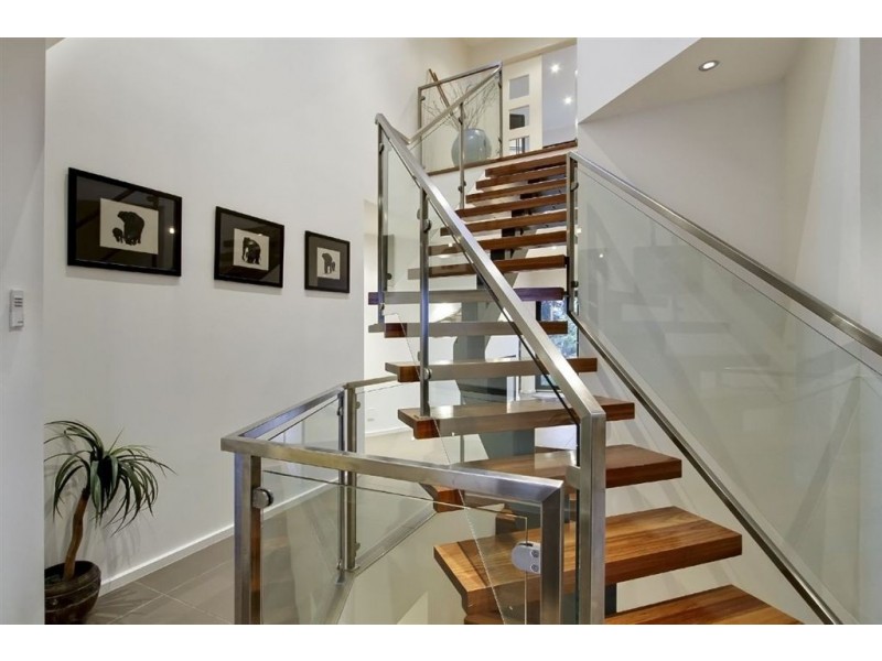 8 Erskine Crescent, Wheelers Hill VIC 3150