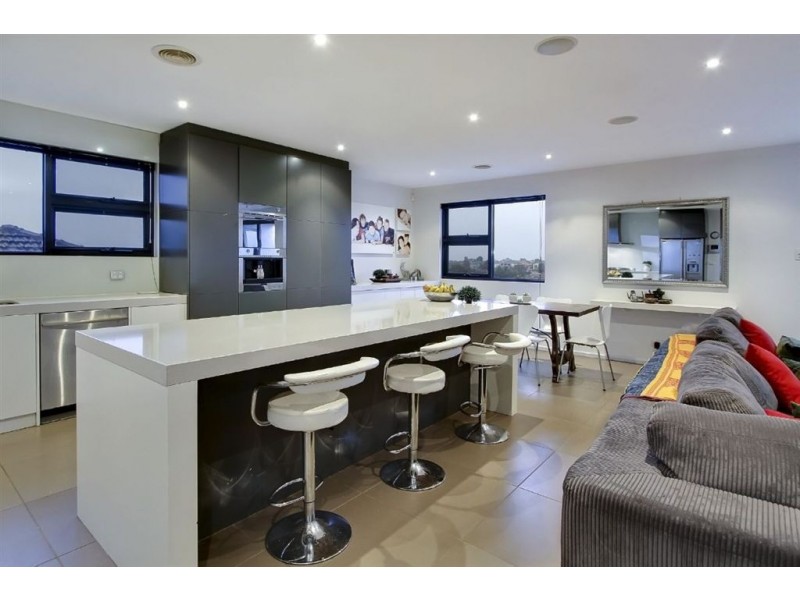 8 Erskine Crescent, Wheelers Hill VIC 3150