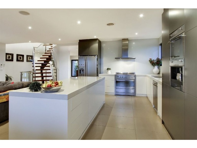 8 Erskine Crescent, Wheelers Hill VIC 3150