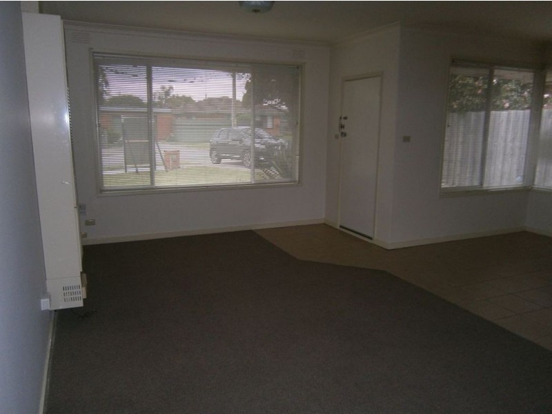 2/16 Koonalda Grove, Dandenong VIC 3175