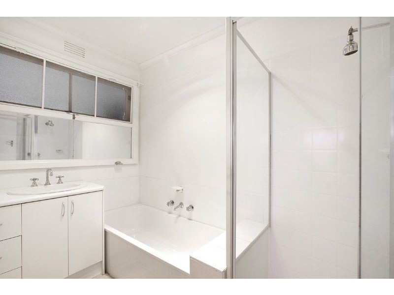 2 Robert Street, Burwood East VIC 3151