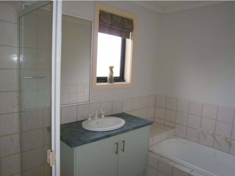 34 Kierens Way, Chadstone VIC 3148