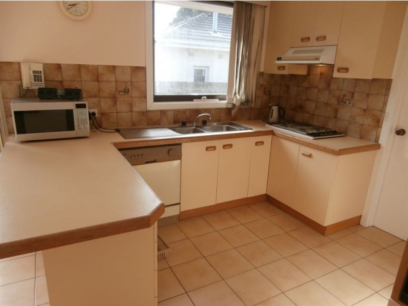 2/5 Newman Avenue, Carnegie VIC 3163