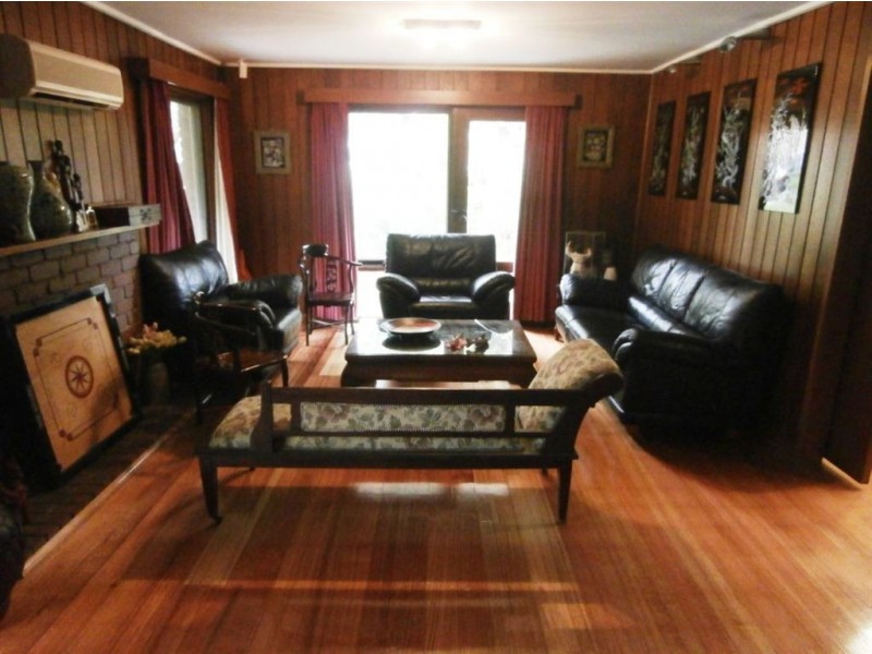 4 Cuthbert Court, Wheelers Hill VIC 3150