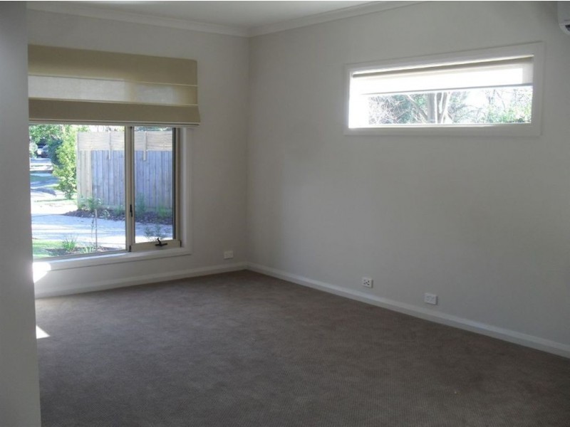 1/2 Mareeba Court, Glen Waverley VIC 3150