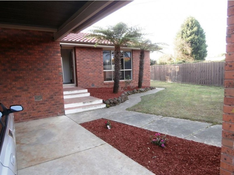 2 Cairn Grove, Glen Waverley VIC 3150