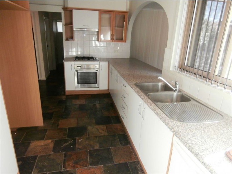 2 Cairn Grove, Glen Waverley VIC 3150