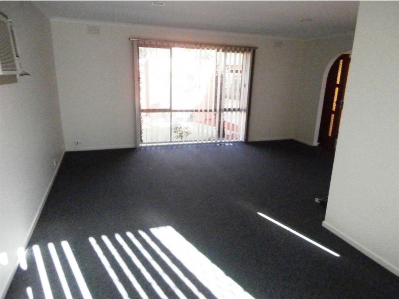 2 Cairn Grove, Glen Waverley VIC 3150