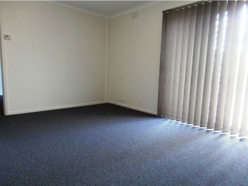 2 Cairn Grove, Glen Waverley VIC 3150