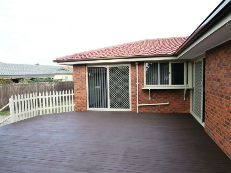 2 Cairn Grove, Glen Waverley VIC 3150