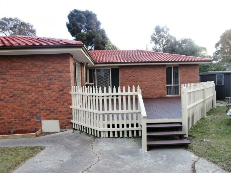 2 Cairn Grove, Glen Waverley VIC 3150