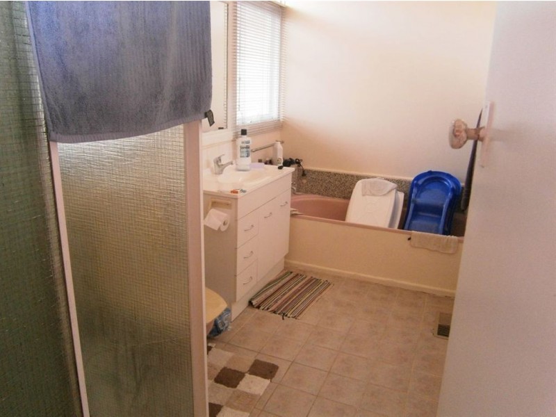 18 Pinewood Drive, Mount Waverley VIC 3149