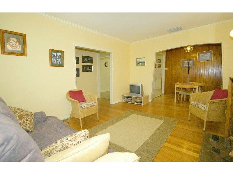 8 Dowling Street, Springvale VIC 3171