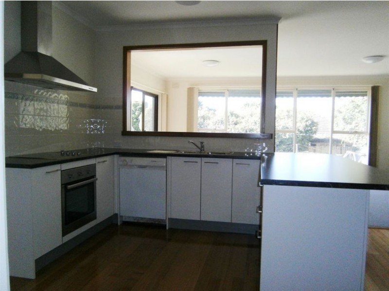 2 Crestmont Drive, Glen Waverley VIC 3150