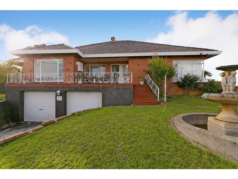 35 Ferntree Gully Road, Oakleigh VIC 3166