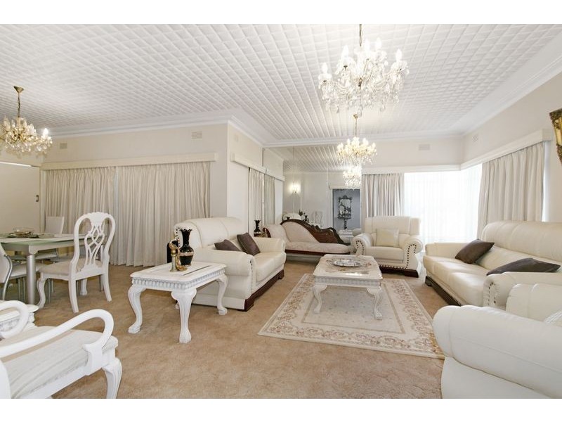 35 Ferntree Gully Road, Oakleigh VIC 3166