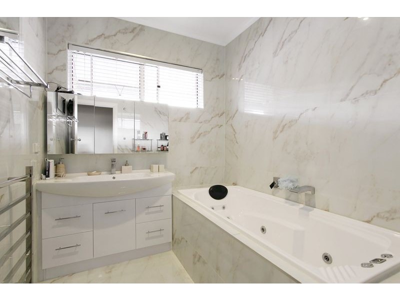 35 Ferntree Gully Road, Oakleigh VIC 3166