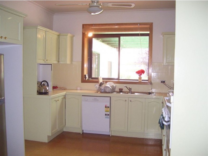 9 Matthew St, Glen Waverley VIC 3150